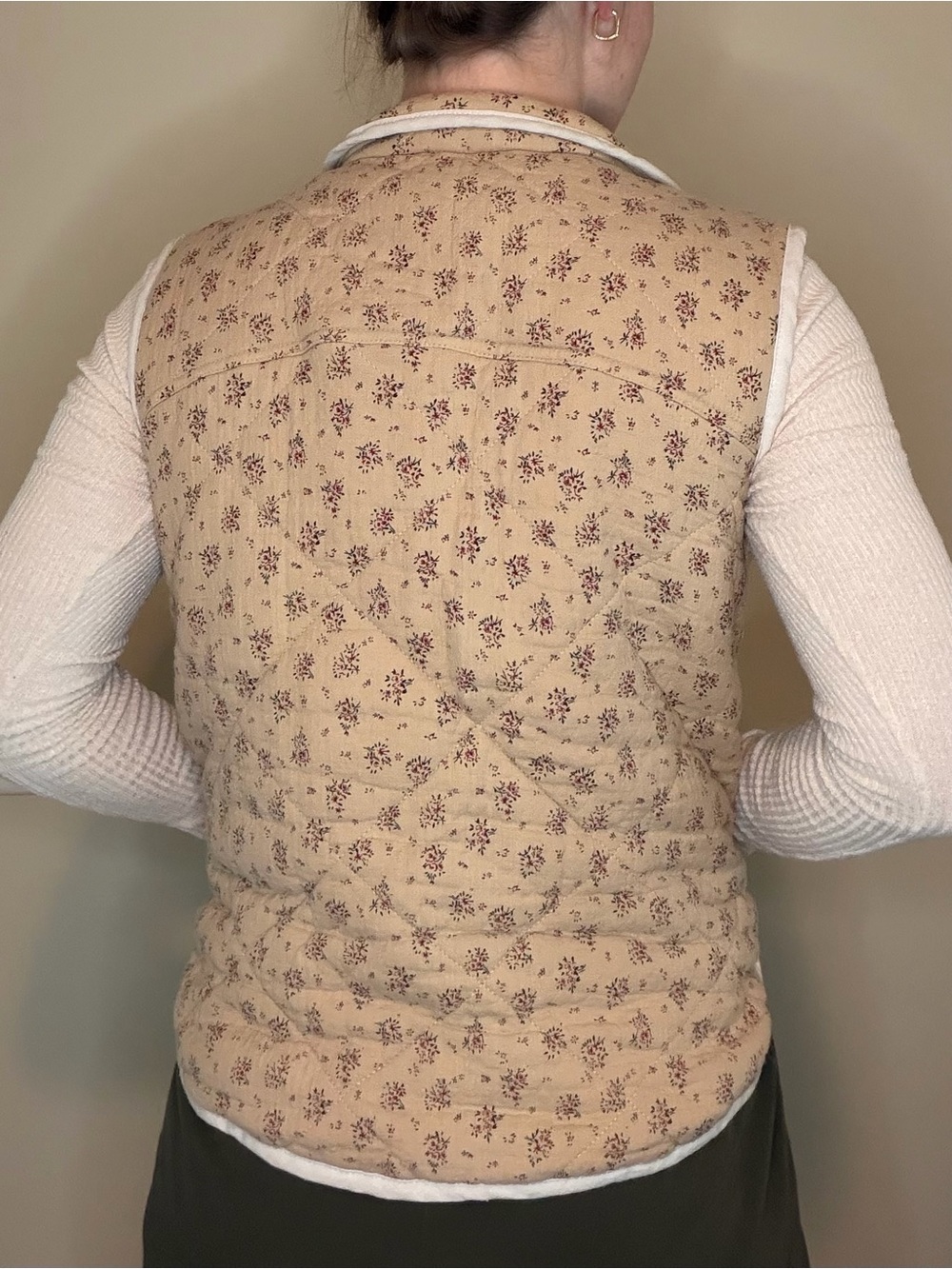 She and Sky Beige Floral Quilted Vest with White Trim - Picture 3 of 8